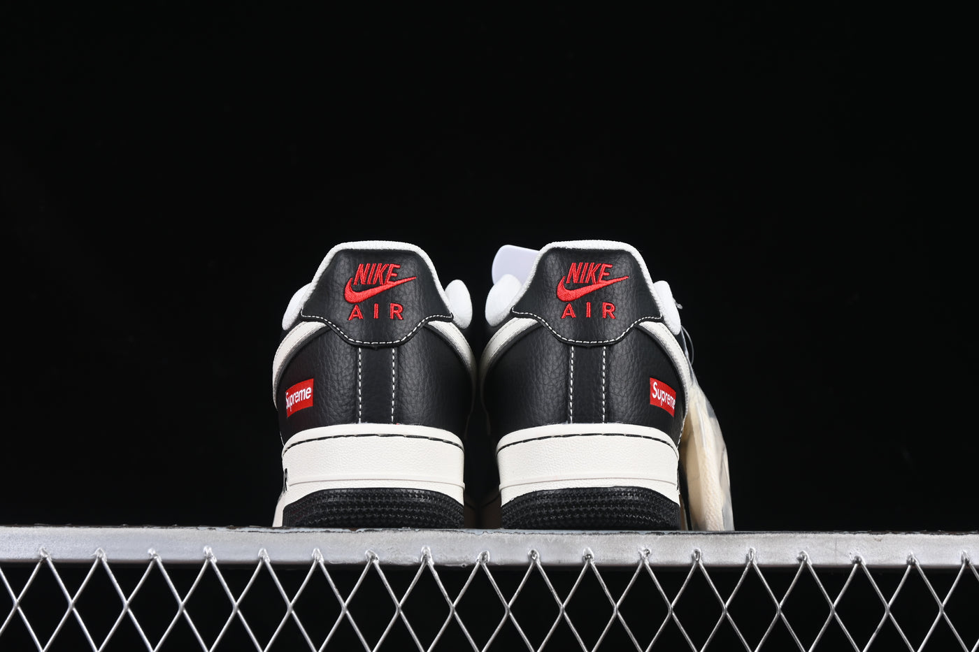 Nike Air Force 1 Low x Supreme - Luxjewelss 