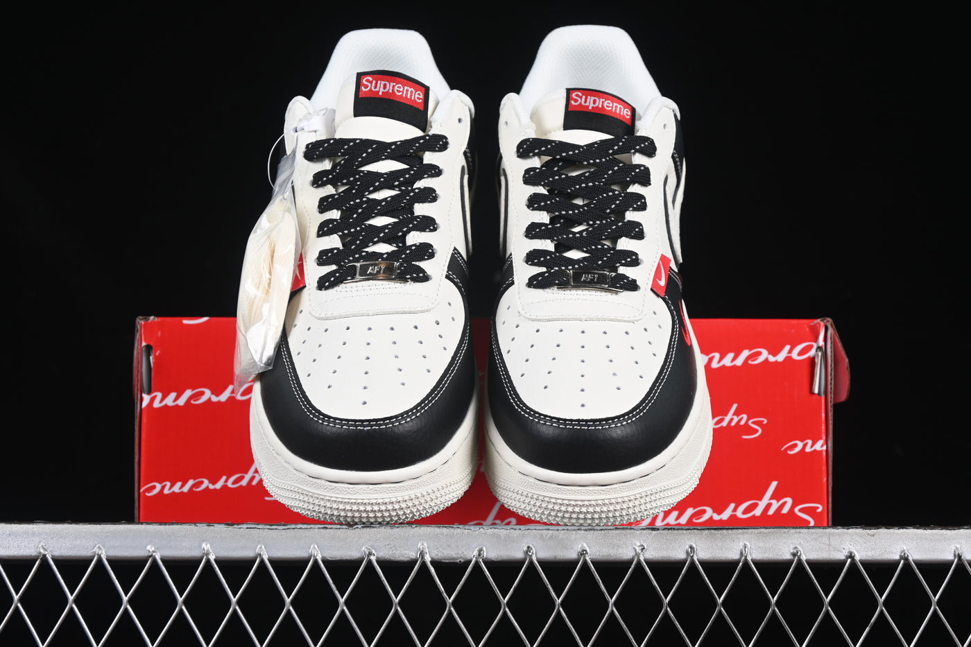 Nike Air Force 1 Low x Supreme - Luxjewelss 