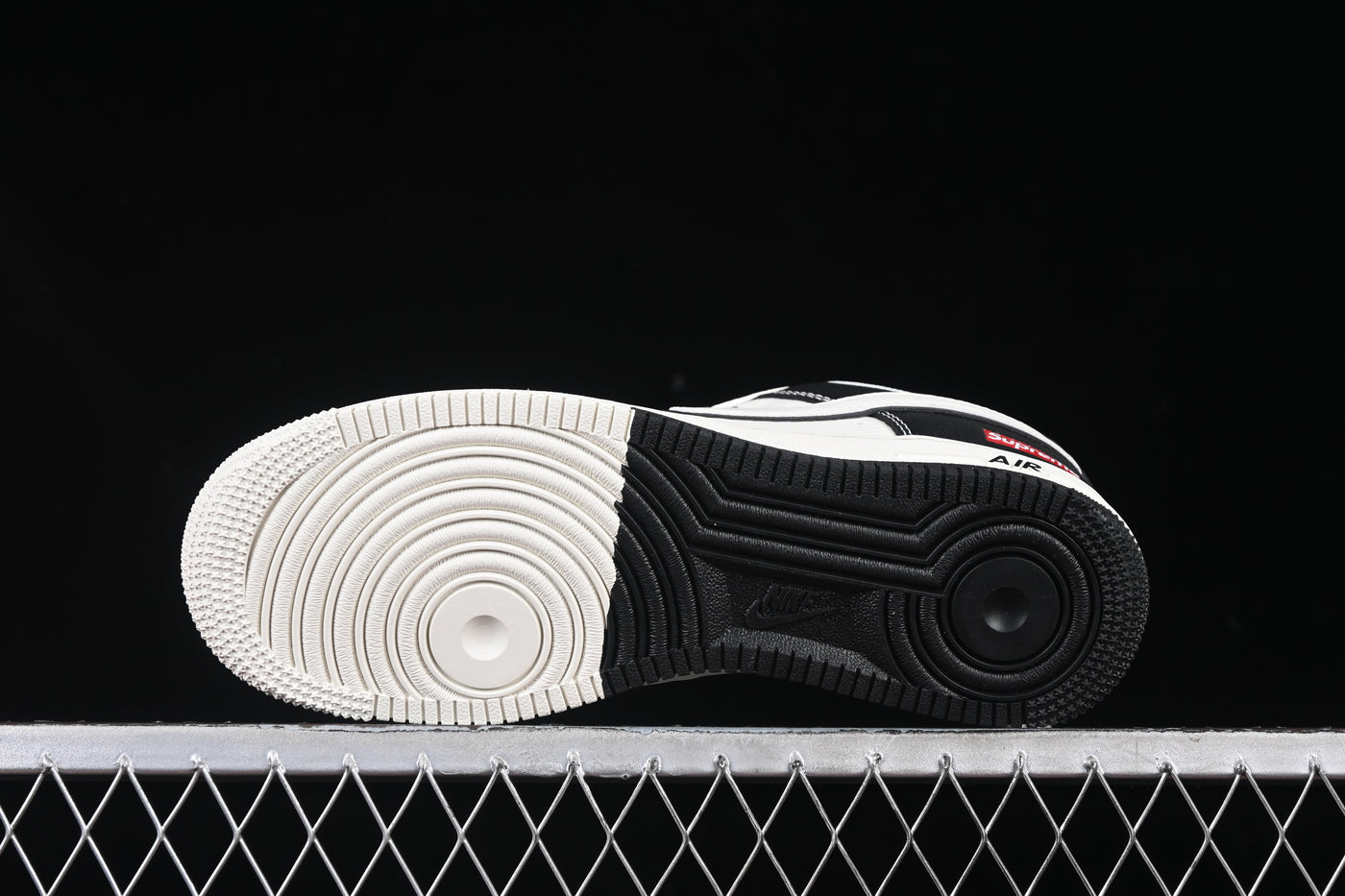 Nike Air Force 1 Low x Supreme - Luxjewelss 