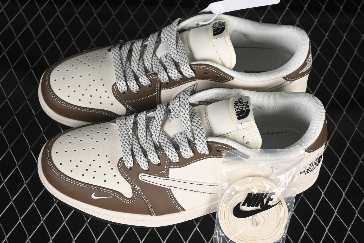 Nike Air Jordan 1 Low OG x The North Face - Luxjewelss 